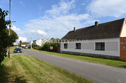 PRODEJ DOMU 123 M2 A HOSPODÁŘSKÝCH STAVEB, NA POZEMKU 2321 M2, KESTŘANY Č.P. 98, OKRES PÍSEK - 	PRODEJ DOMU 123 M2, NA POZEMKU 2321 M2, KESTŘANY Č.P. 98, OKRES PÍSEK - WWW.REALITYTRADE.CZ - TEL.: 602 271 334, E-MAIL: STRBACKA@REALITYTRADE.CZ