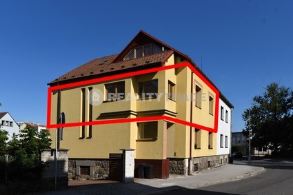 PRONÁJEM VELKÉHO BYTU 3+1, 82 M2 V PRVNÍM PATŘE RD SE ZAHRADOU A SKLEPEM V CENTRU STRAKONIC - PRONÁJEM VELKÉHO BYTU 3+1, 80 M2 V PRVNÍM PATŘE RD SE SE ZAHRADOU A SKLEPEM V CENTRU STRAKONIC, E-MAIL: STRBACKA@REALITYTRADE.CZ, TEL.: 602 271 334, WWW.REALITYTRADE.CZ