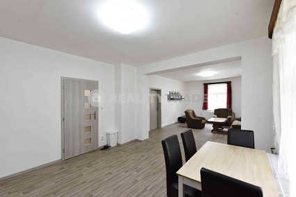 PRONÁJEM DOMU SE DVĚMA BYTY PO REKONST., 333 M2, NA POZEMKU 1646 M2, PODSRP Č.P. 116, - PRODEJ DOMU (BÝVALÉ HÁJOVNY) SE DVĚMA BYTY PO REKONSTRUKCI, 333 M2, NA POZEMKU 1646 M2, PODSRP Č.P. 116, OKRES STRAKONICE - WWW.REALITYTRADE.CZ - E-MAIL: STRBACKA@REALITYTRADE.CZ - TEL:: 602 271 334
