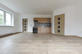 PRONÁJEM PĚKNÉHO, VELKÉHO BYTU 3+KK, 109 M2 V 1NP RD (PODKROVÍ) , MILEJOVICE, OKRES STRAKONICE