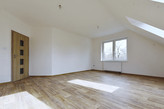 PRONÁJEM PĚKNÉHO, VELKÉHO BYTU 3+KK, 109 M2 V 1NP RD (PODKROVÍ) , MILEJOVICE, OKRES STRAKONICE