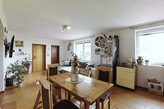 PRONÁJEM VELKÉHO BYTU 3+1, 82 M2 V PRVNÍM PATŘE RD SE ZAHRADOU A SKLEPEM V CENTRU STRAKONIC