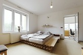 PRONÁJEM VELKÉHO BYTU 3+1, 82 M2 V PRVNÍM PATŘE RD SE ZAHRADOU A SKLEPEM V CENTRU STRAKONIC