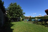 PRONÁJEM VELKÉHO BYTU 3+1, 82 M2 V PRVNÍM PATŘE RD SE ZAHRADOU A SKLEPEM V CENTRU STRAKONIC