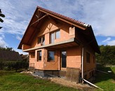 PRODEJ HRUBÉ STAVBY RODINNÉHO DOMU 281 M2, NA POZEMKU 534 M2, HVOŽĎANY U VODŇAN