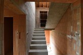 PRODEJ HRUBÉ STAVBY RODINNÉHO DOMU 281 M2, NA POZEMKU 534 M2, HVOŽĎANY U VODŇAN