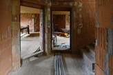 PRODEJ HRUBÉ STAVBY RODINNÉHO DOMU 281 M2, NA POZEMKU 534 M2, HVOŽĎANY U VODŇAN